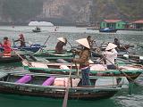 11-Baia di Halong-Le donne remano....